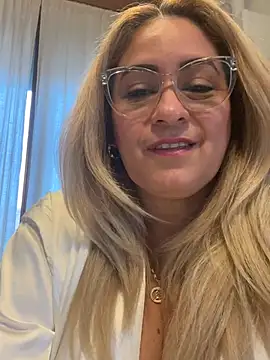 Snapshot of x_elena_x chatting on 02/10/25, 11:46 x elena x online show from 02/10/25, 11:46