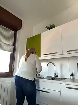 Snapshot of x_elena_x chatting on 03/06/25, 11:36 x elena x online show from 03/06/25, 11:36