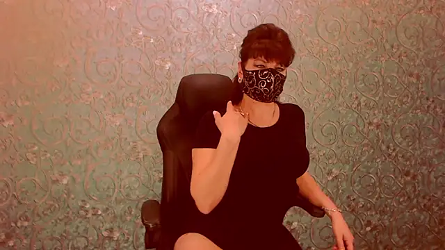 Snapshot of Infinitely chatting on 03/13/25, 07:39 Infinitely online show from 03/13/25, 07:39