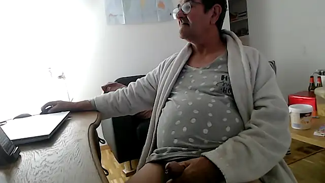 Snapshot of silvio-aus-luzern-CH chatting on 06/03/26, 07:00 silvio-aus-luzern-CH online show from 06/03/26, 07:00