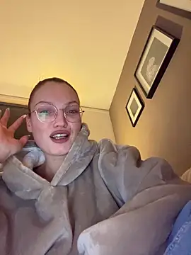 denisestar10 online show from 02/04/25, 07:00