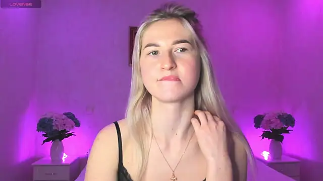 AnnaCarrera online show from 12/18/24, 08:36