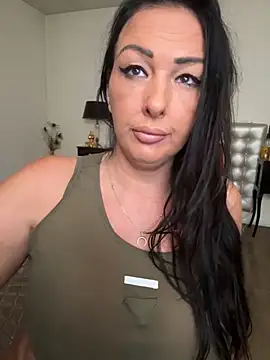 Snapshot of TiffanyRoxx chatting on 11/19/25, 11:32 TiffanyRoxx online show from 11/19/25, 11:32