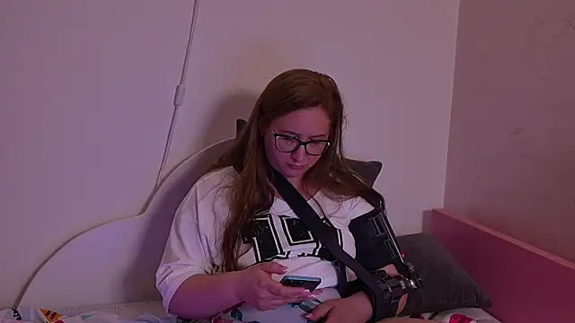 Snapshot of pawg_queen chatting on 05/20/26, 01:45 pawg queen online show from 05/20/26, 01:45