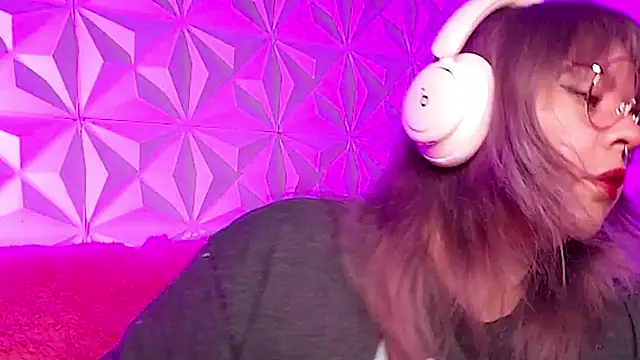 Satyn doll online show from 10/27/25, 11:52