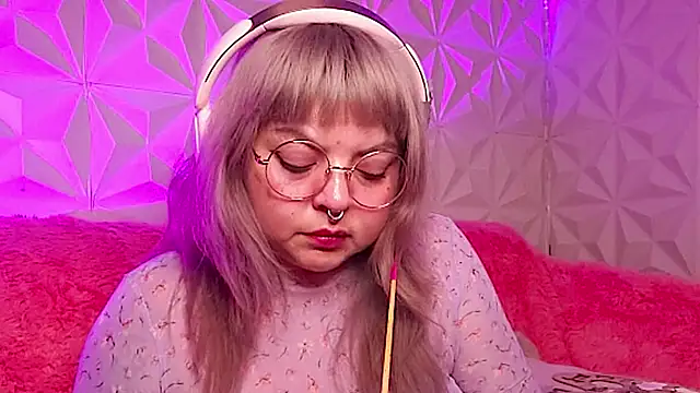 Satyn doll online show from 11/17/25, 11:43