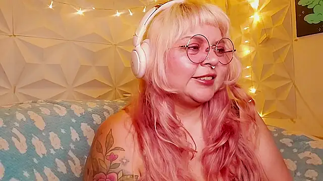 Snapshot of Satyn_doll chatting on 06/17/26, 12:02 Satyn doll online show from 06/17/26, 12:02
