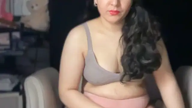 Snapshot of emalove-xh chatting on 04/16/26, 01:28 emalove-xh online show from 04/16/26, 01:28