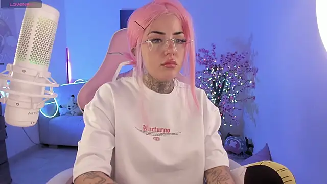 cute catlyn online show from 04/17/26, 03:15