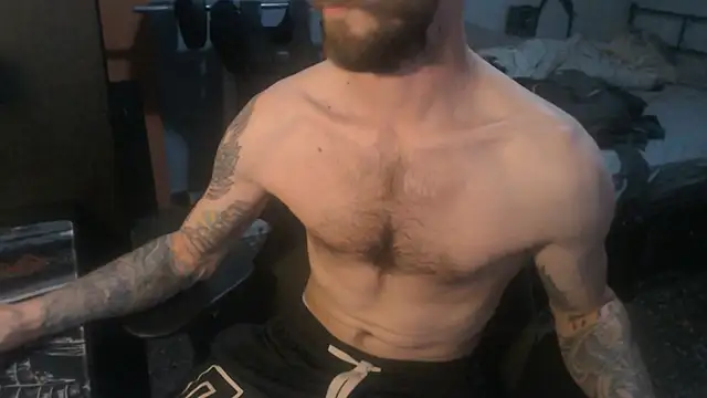 Snapshot of SexxxyLouis chatting on 05/04/26, 02:24 SexxxyLouis online show from 05/04/26, 02:24