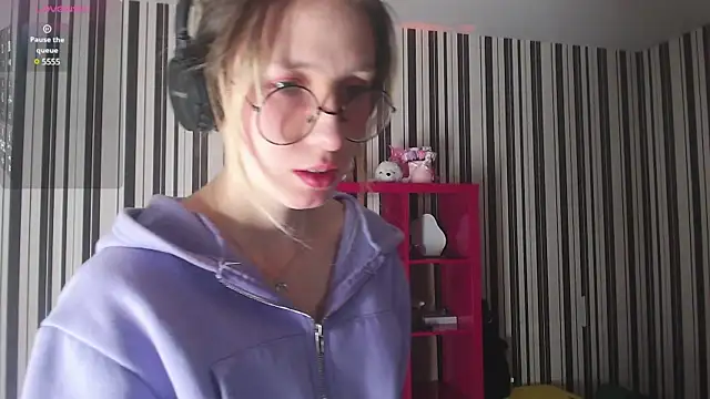  Hanna Moon  online show from 12/16/24, 08:20