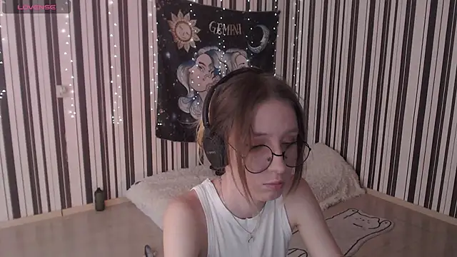  Hanna Moon  online show from 09/19/25, 09:11