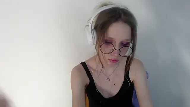  Hanna Moon  online show from 04/17/26, 11:24