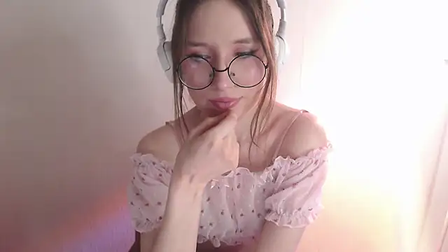  Hanna Moon  online show from 05/06/26, 11:37