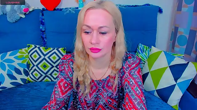 EllenMoore online show from 12/25/24, 03:40