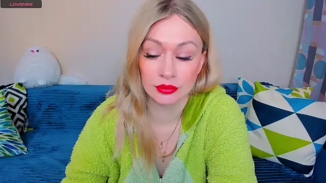 EllenMoore online show from 03/18/26, 03:09