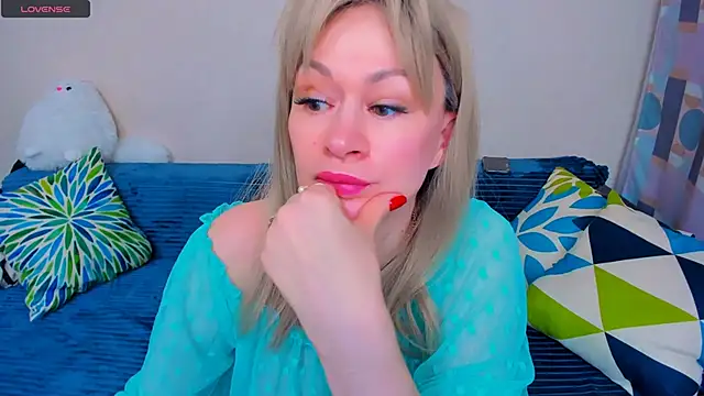 EllenMoore online show from 03/24/26, 03:33