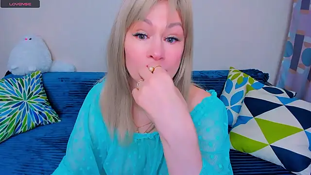 EllenMoore online show from 03/25/26, 03:12