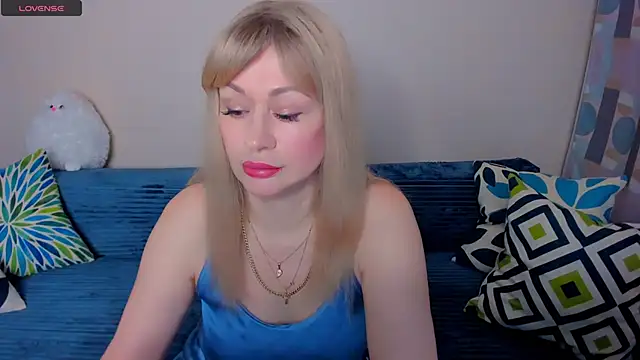 EllenMoore online show from 04/19/26, 03:06