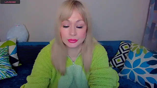 EllenMoore online show from 04/28/26, 03:11