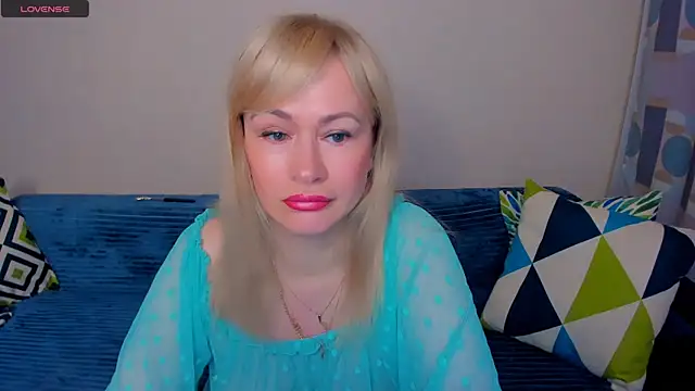 Snapshot of EllenMoore chatting on 07/02/26, 03:06 EllenMoore online show from 07/02/26, 03:06