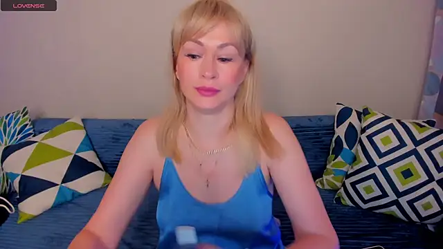 Snapshot of EllenMoore chatting on 07/29/26, 03:04 EllenMoore online show from 07/29/26, 03:04