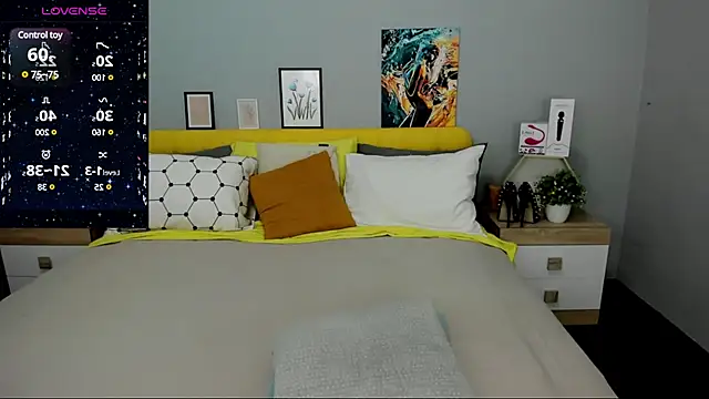 Snapshot of BabeLessi chatting on 01/10/25, 10:57 BabeLessi online show from 01/10/25, 10:57