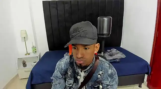 anhtony wayans online show from 12/18/24, 11:40