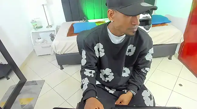 anhtony wayans online show from 02/13/25, 12:02