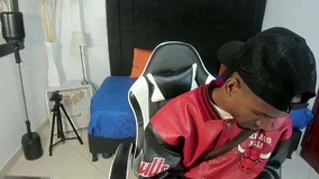 anhtony wayans online show from 11/17/25, 01:00