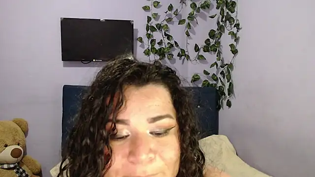 ANGELIQUE KLANE online show from 01/10/25, 01:53