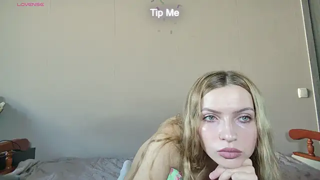 JuiliOnesunray online show from 11/01/25, 06:37