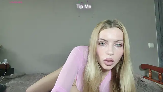 JuiliOnesunray online show from 11/15/25, 06:33