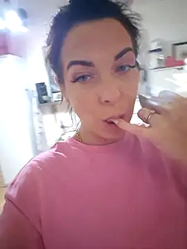 Snapshot of Almmaxxxx chatting on 10/30/25, 05:02 Almmaxxxx online show from 10/30/25, 05:02