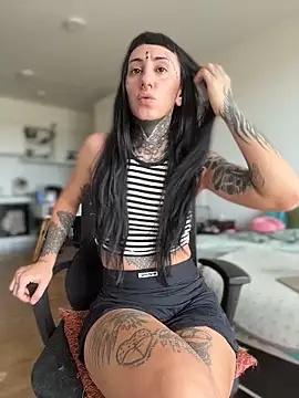 Snapshot of samisamsx chatting on 10/10/25, 03:44 samisamsx online show from 10/10/25, 03:44