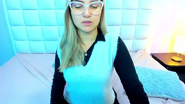 teresasroom  online show from 10/01/25, 04:57