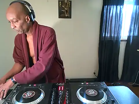 longdick4you8686 online show from 03/01/25, 07:48