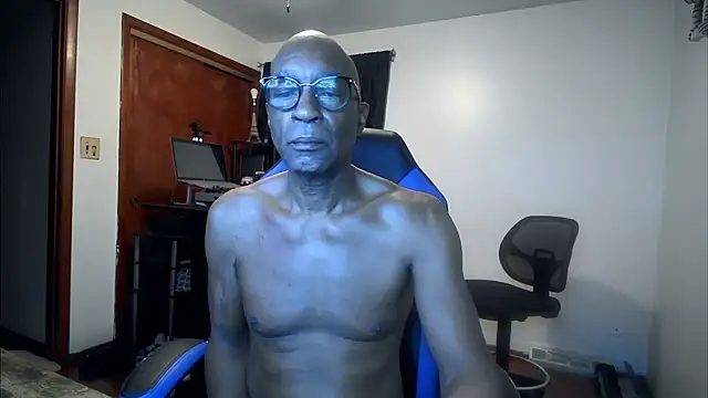 longdick4you8686 online show from 10/23/25, 10:47