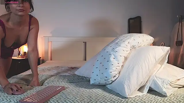 Sellena love online show from 10/23/25, 10:08