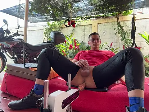 Snapshot of simon_and_david chatting on 02/05/26, 06:34 simon and david online show from 02/05/26, 06:34