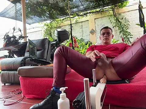 Snapshot of simon_and_david chatting on 02/14/26, 05:32 simon and david online show from 02/14/26, 05:32