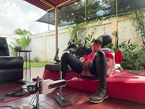 Snapshot of simon_and_david chatting on 02/21/26, 08:32 simon and david online show from 02/21/26, 08:32