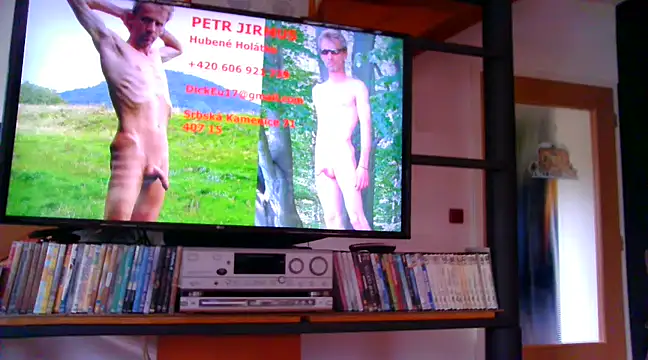 Snapshot of xxBareBabyxx chatting on 12/17/24, 10:44 xxBareBabyxx online show from 12/17/24, 10:44