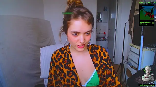 Snapshot of mskuddo chatting on 12/18/24, 06:57 mskuddo online show from 12/18/24, 06:57