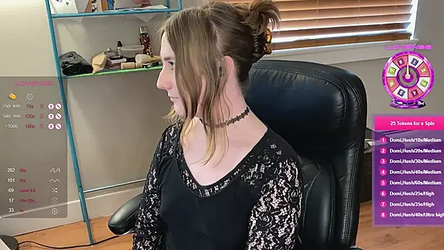 luluvaladon online show from 02/25/25, 10:07