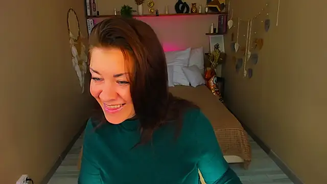 Snapshot of AnaMills chatting on 10/04/25, 10:13 AnaMills online show from 10/04/25, 10:13