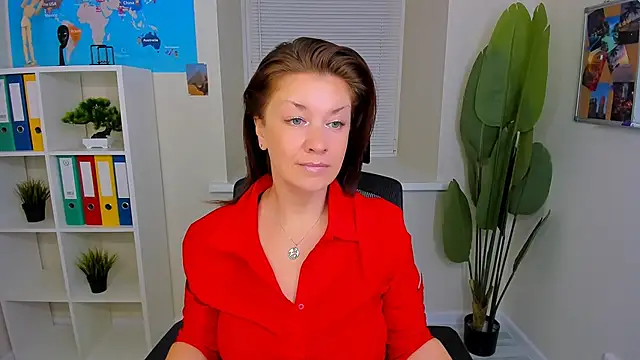 Snapshot of AnaMills chatting on 10/10/25, 10:14 AnaMills online show from 10/10/25, 10:14