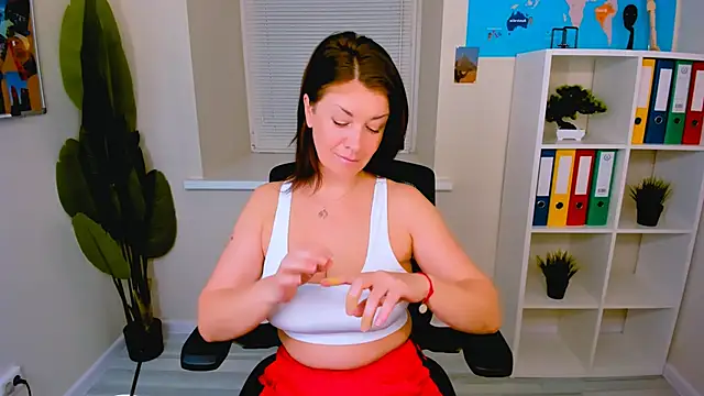 Snapshot of AnaMills chatting on 10/14/25, 10:05 AnaMills online show from 10/14/25, 10:05