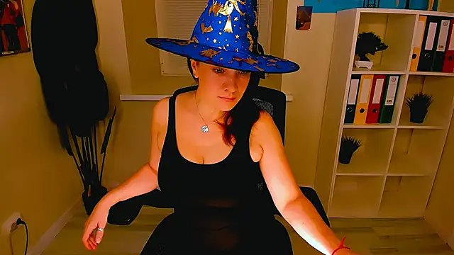 Snapshot of AnaMills chatting on 10/29/25, 10:28 AnaMills online show from 10/29/25, 10:28