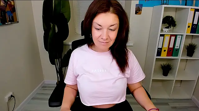 Snapshot of AnaMills chatting on 11/03/25, 10:16 AnaMills online show from 11/03/25, 10:16